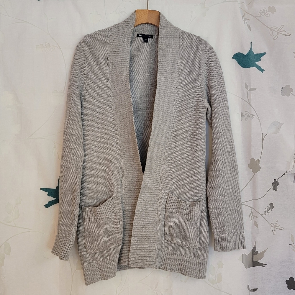 Comfy cozy Gap gray cardigan  size medium